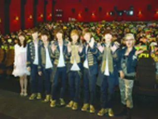 「BOYFRIEND」映画「GOGO♂イケメン5」初日舞台あいさつにファンとダンスでヒット祈願！