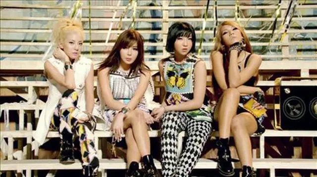「2NE1」