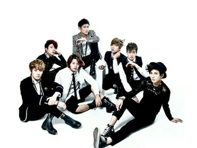 「U-KISS」