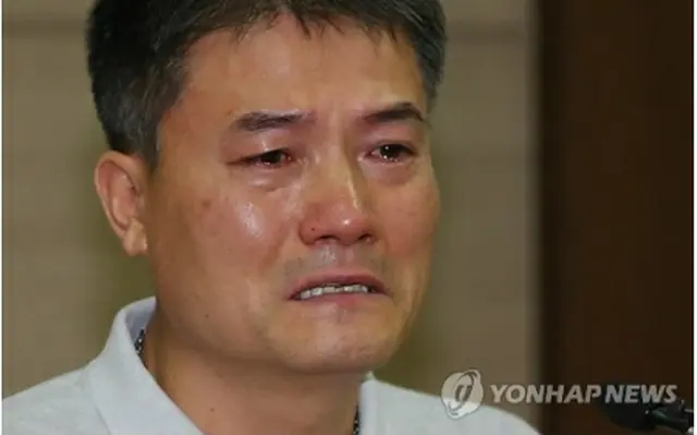 記者会見を行う呉承佑監督＝1日、ソウル（聯合ニュース）