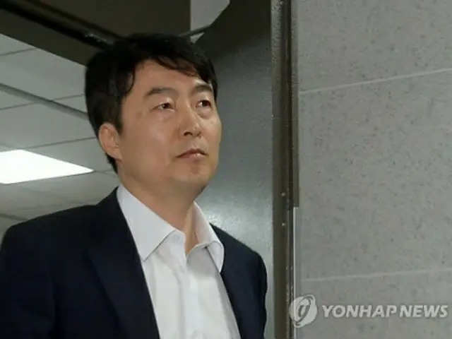国会で行われた党の対策会議に出席する李石基議員＝2日、ソウル（聯合ニュース）