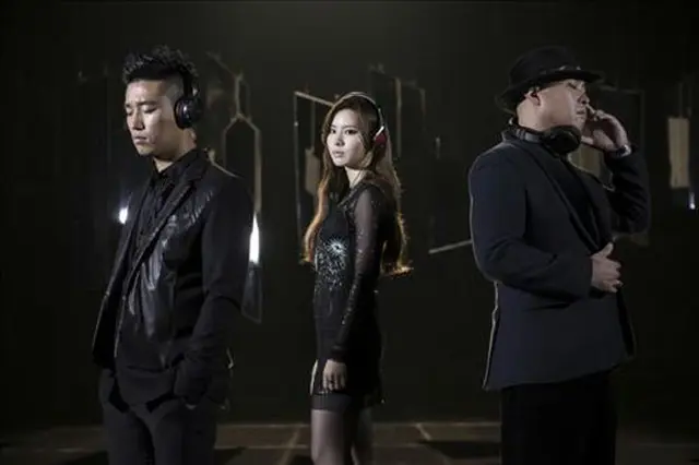 ヒップホップデュオ「Leessang」とキム・イェリム（中央）