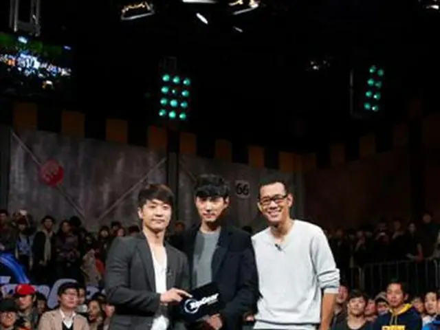 「TopGear KOREA5」MCのアレックス、デニー・アン、キム・ジンピョ（左から）