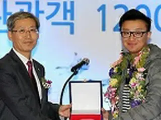 外国人観光客1200万人突破　済州で歓迎行事＝韓国