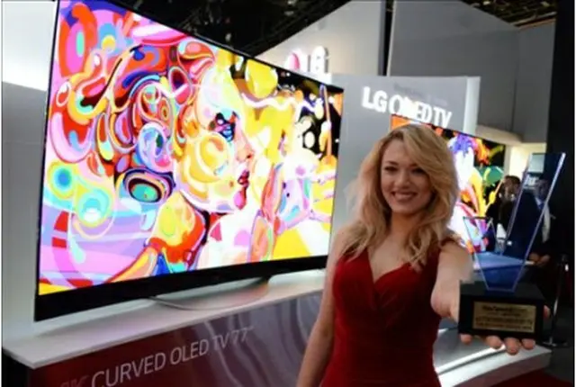 LGの77型曲面型4K有機ELテレビ＝（聯合ニュース）