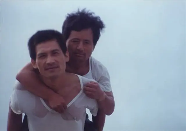 映画「小人が打ち上げた小さなボール」のワンシーン