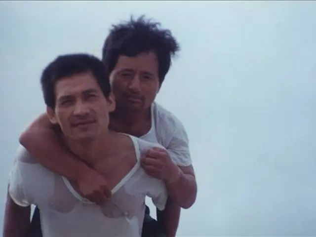 映画「小人が打ち上げた小さなボール」のワンシーン