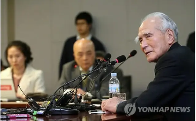 国会議員会館で記者会見する村山元首相＝１２日、ソウル（聯合ニュース）