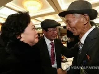 「生きていてくれてありがとう」　離散家族が再会
