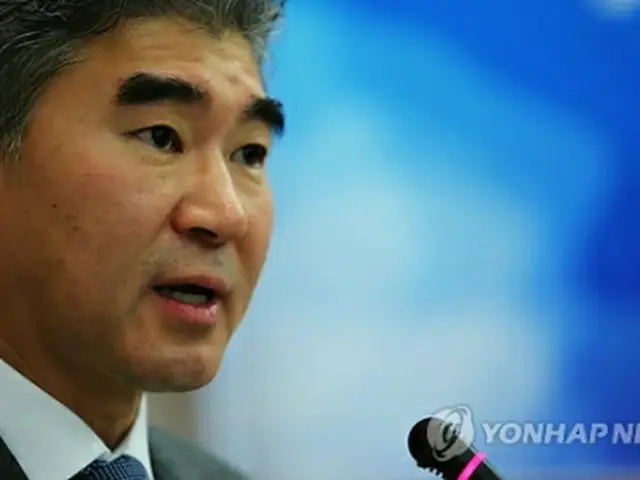旧日本軍の慰安婦問題に言及するソン・キム大使＝６日、ソウル（聯合ニュース）