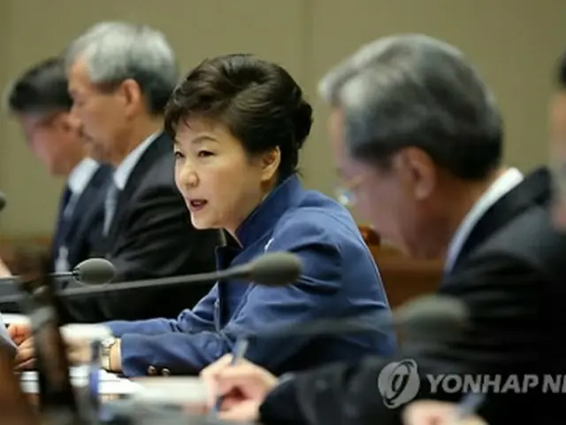 首席秘書官会議で発言する朴大統領＝１０日、ソウル（聨合ニュース）