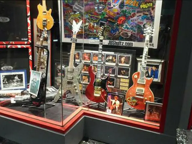 展示されているキム・セファンのギター