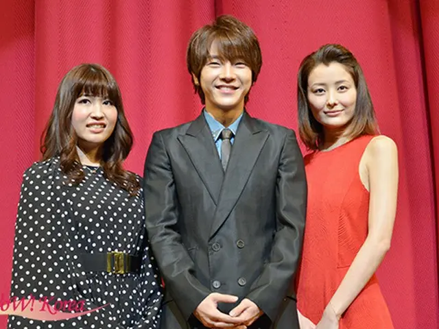 左からMiNo、「超新星」ユナク、原田夏希