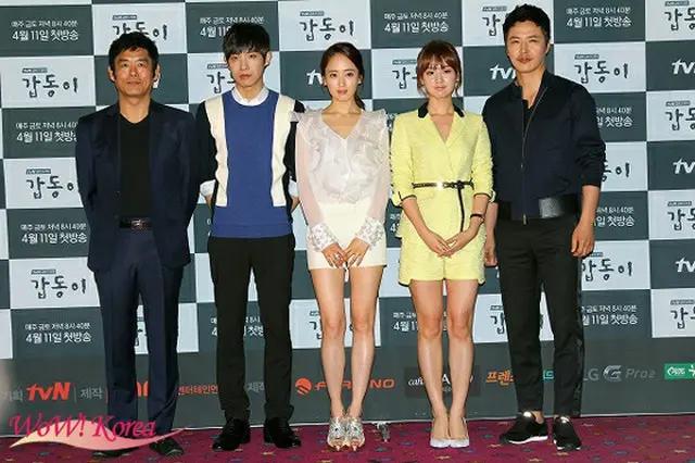 左からソン・ドンイル、イ・ジュン、キム・ミンジョン、キム・ジウォン、ユン・サンヒョン
