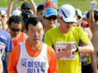 韓国旅客船沈没　公務員の記念撮影・国会議員のマラソン出場が物議