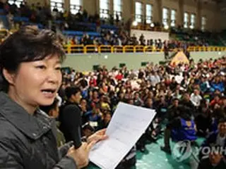 沈没事故 墜落した国への信頼、不明者家族と政府関係者の衝突続く
