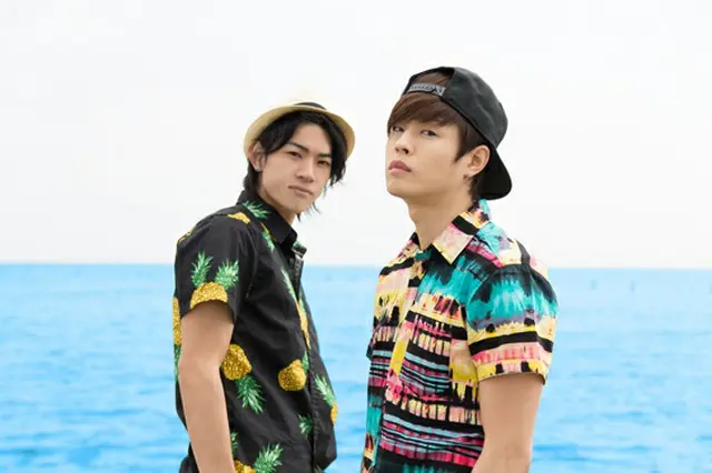 JUNEとkyo-heyで構成するヴォーカル・ラップグループ「WAZZ UP」