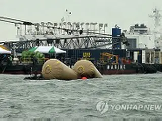 韓国旅客船　潜水士の死亡原因は無理な投入か