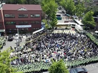 大統領府高官　抗議に訪れた遺族らと面会＝韓国船事故
