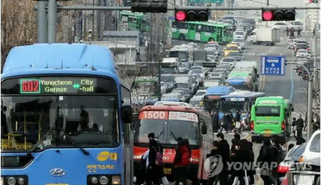 渋滞するソウル市内＝（聯合ニュース）