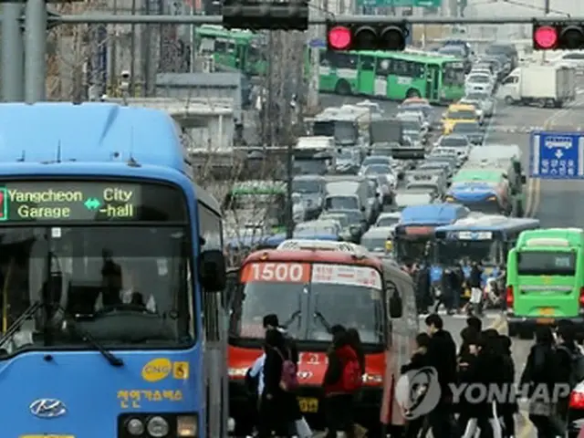 渋滞するソウル市内＝（聯合ニュース）
