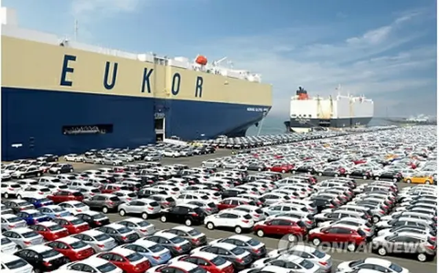 輸出される韓国自動車（資料写真）＝（聯合ニュース）