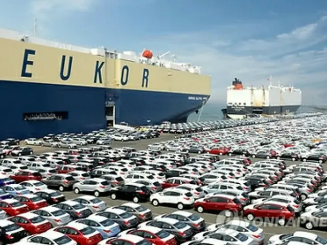 輸出される韓国自動車（資料写真）＝（聯合ニュース）