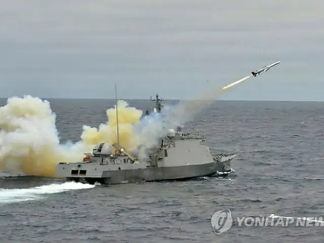 独島近くの東海上で北朝鮮の潜水艦侵犯に対応するため実施された射撃訓練（海軍提供）＝２０日、ソウル（聯合ニュース）