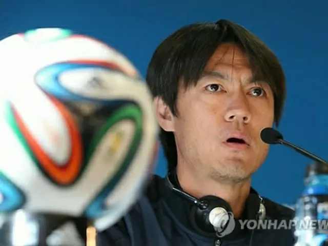 会見でアルジェリア戦に向けた抱負を語る洪監督＝21日、高城（聯合ニュース）