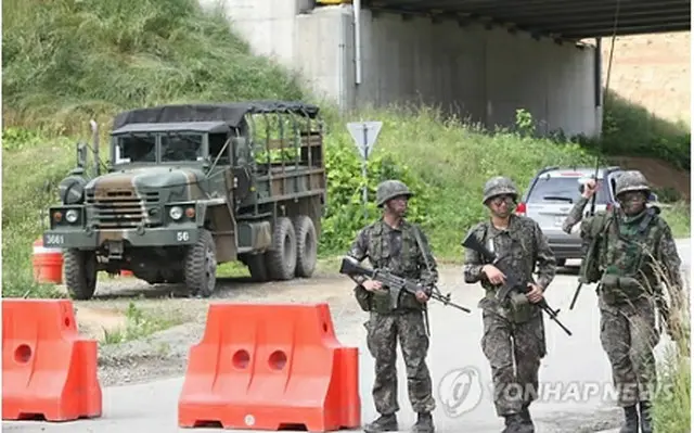 兵長の身柄を確保した現場の近くの様子＝（聯合ニュース）
