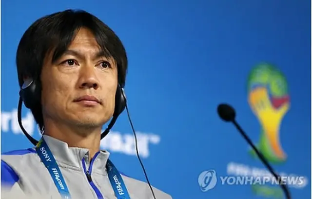 会見する洪監督＝26日、サンパウロ（聯合ニュース）