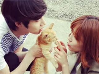 「SJ」ヒチョル　女優イ・チョヒと“カップル写真”、写っているのは誰の猫？