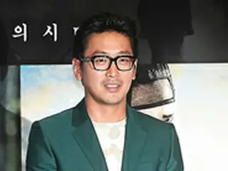 「群盗」ハ・ジョンウ、プリプリなお尻をアピール