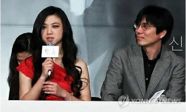 キム・テヨン監督と女優タン・ウェイ＝（聯合ニュース）