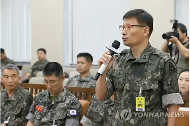 国会の国防委員会で集団暴行事件と関連した報告を行う軍関係者＝（聯合ニュース）