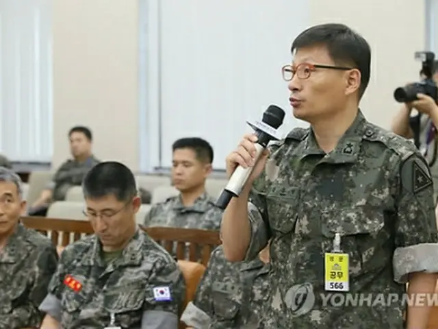 国会の国防委員会で集団暴行事件と関連した報告を行う軍関係者＝（聯合ニュース）