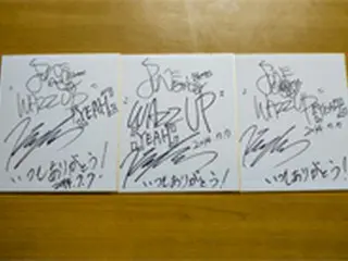 2ndアルバム「YEAH」をリリースした「WAZZ UP」のサイン色紙をプレゼント！