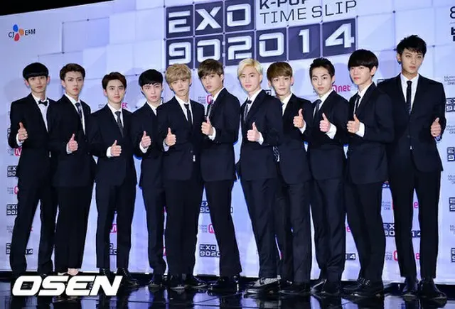「EXO」