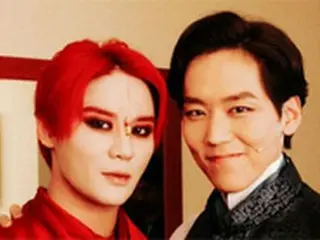 ポッペラ歌手KAI、“美しいドラキュラ”ジュンスとのツーショット写真を公開