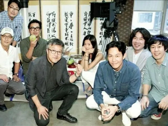 出演俳優らとスタッフ＝（聯合ニュース）