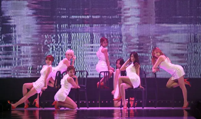 セクシーすぎる！ミニスカ エンジェル「AOA」