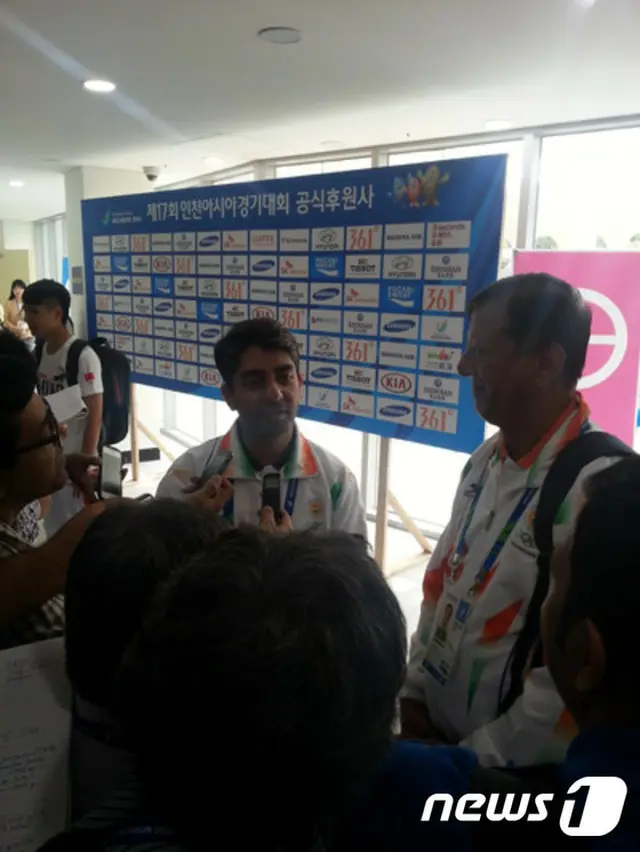インドの射撃の英雄アビナヴ・ビンドラー選手を取材に来たインドのメディア（提供:news1）