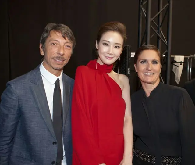 写真中央がチェ・ジウ（提供:OSEN）