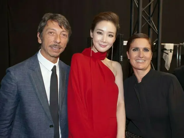写真中央がチェ・ジウ（提供:OSEN）