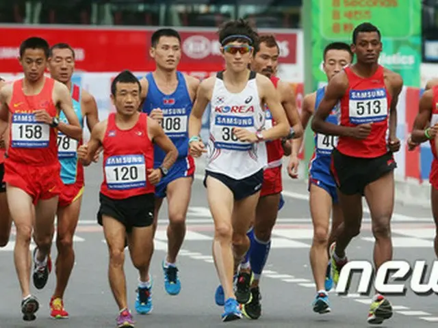 3日、仁川アジア大会・陸上男子マラソンが行われ、カンボジア代表として出場した猫ひろしが2時間34分16秒で14位を記録。開催国・韓国でも“日本出身の芸人ランナー”として話題に。