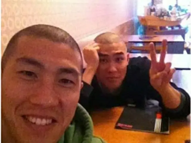 車範根（チャ・ボムグン）韓国サッカー代表元監督の三男セッチ（28）がソウル江南にあるクラブで、客に暴力を振るい警察に立件された。写真右がセッチ容疑者、左は兄のチャ・ドゥリ（提供:news1）