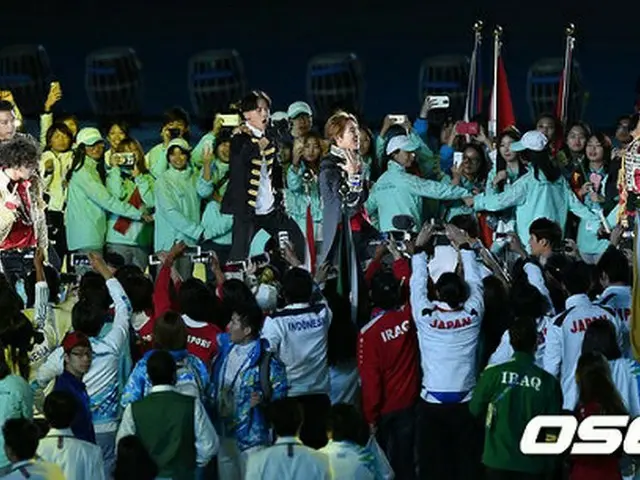 人気グループ「BIGBANG」は健康上の理由で不参加のV.Iを除く4名のメンバーでアジア大会閉幕式のステージで華やかなパフォーマンスを見せた。（提供:news1）