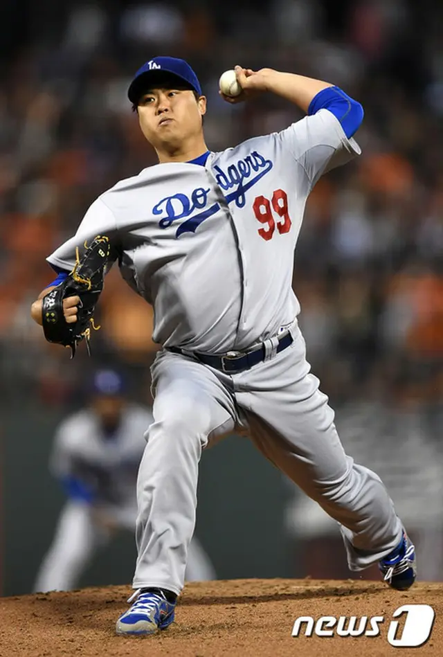 米メジャーリーグ公式ホームページは柳賢振が来る7日（日本時間）米国ミズーリ州セントルイス・ブッシュ・スタジアムで行われるセントルイス・カージナルスとの地区シリーズ第3戦に先発出場すると明かした