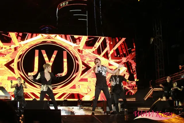 「JYJ」が10月5日午後、ソウル・江南（カンナム）区の主催による｢K-POPフェスティバル｣に登場し、4万人を熱狂させた。