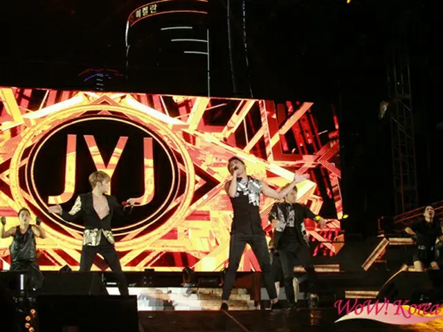 「JYJ」が10月5日午後、ソウル・江南（カンナム）区の主催による｢K-POPフェスティバル｣に登場し、4万人を熱狂させた。